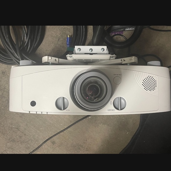 NEC MODEL No. NP-PA550W
Projector
100-240V~ 50/60Hz 5.1-2.1A - Picture 2 of 5